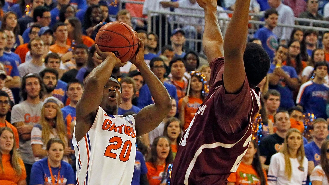 Gators dominate Aggies, 69-36